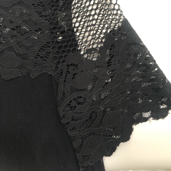 Elodie sz Sm Cropped Lace Top - Picture 4 of 4